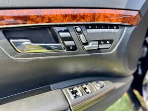 Bild 28/79 von Mercedes-Benz S 500 BlueEFFICIENCY (2011)