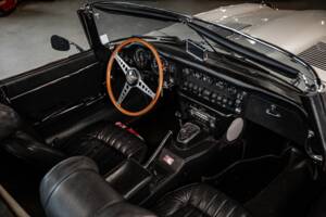 Image 12/53 de Jaguar E-Type (1970)