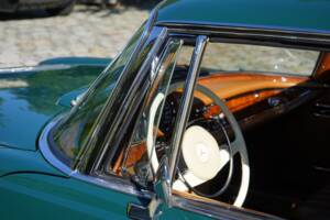 Image 12/17 de Mercedes-Benz 280 SE 3,5 (1970)