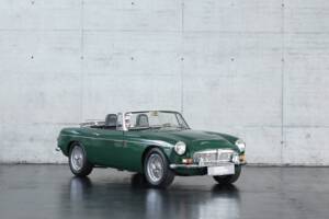 Image 3/41 of MG MGC (1969)