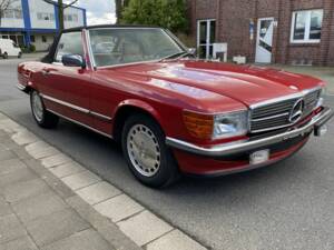 Imagen 2/11 de Mercedes-Benz 560 SL (1988)