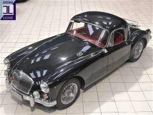 Image 3/40 of MG MGA 1600 (1961)