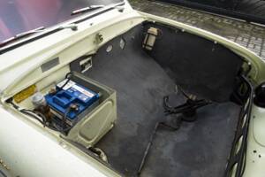 Image 25/29 of Renault Ondine (1960)