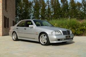 Image 2/50 of Mercedes-Benz C 36 AMG (1995)