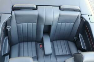 Image 20/50 of Mercedes-Benz E 220 (1994)