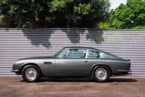 Imagen 10/49 de Aston Martin DB 6 Mk II (1970)