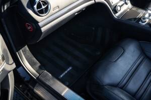 Image 27/33 de Mercedes-Benz SL 63 AMG (2012)