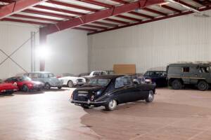 Image 7/70 of Daimler DS 420 (1976)