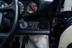 Afbeelding 33/62 van Porsche 911 Carrera 3.2 "#250.000 911" (1987)