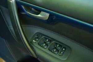 Image 40/50 of Volvo V 70 2.4 (2006)