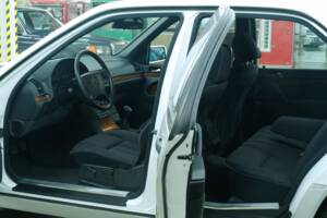 Bild 50/50 von Mercedes-Benz 300 SE (1992)