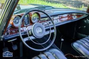 Image 21/52 of Mercedes-Benz 220 SE b (1963)