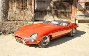 Image 6/54 of Jaguar Type E 4.2 (1965)