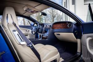 Image 33/75 of Bentley Continental GT (2004)