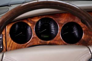 Image 26/37 of Jaguar XKR (1998)