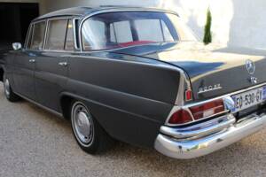 Image 4/18 of Mercedes-Benz 220 SE b (1961)