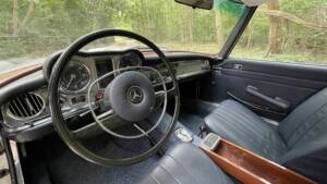 Image 2/8 of Mercedes-Benz 280 SL (1970)