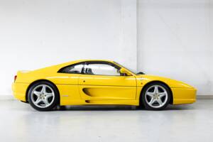 Image 4/36 de Ferrari F 355 Berlinetta (1995)