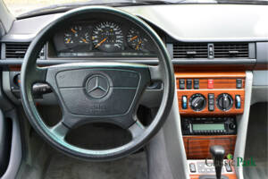Afbeelding 29/44 van Mercedes-Benz E 280 T (1994)