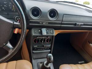 Bild 5/8 von Mercedes-Benz 300 D (1982)