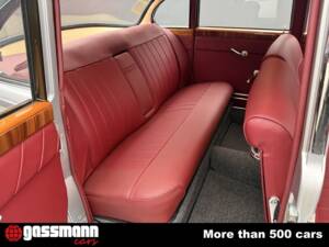 Image 14/15 of BMW 502 (1958)