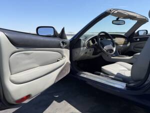 Image 15/20 of Jaguar XKR (2002)