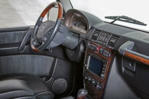 Image 17/20 of Mercedes-Benz G 500 (LWB) (2004)