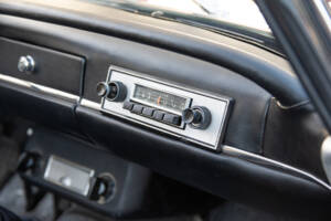 Image 13/33 de Alfa Romeo 2600 Spider (1964)