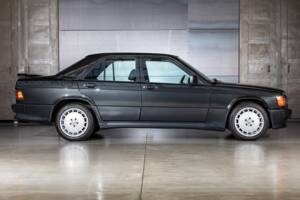 Image 4/23 de Mercedes-Benz 190 E 2.5-16 (1989)