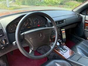 Image 13/34 de Mercedes-Benz 500 SL (1993)