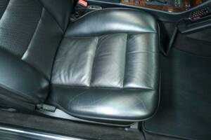 Immagine 22/50 di Mercedes-Benz 560 SEC (1990)