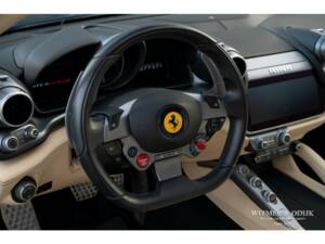 Bild 28/47 von Ferrari GTC4Lusso (2017)