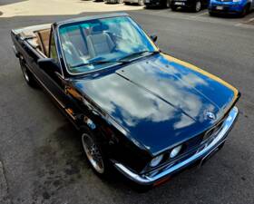 Bild 15/31 von BMW 320i (1988)