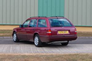 Bild 5/28 von Mercedes-Benz E 320 T (1993)