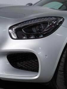 Image 13/49 of Mercedes-AMG GT-S (2015)