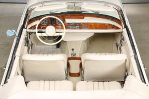 Image 12/27 of Mercedes-Benz 300 SE (1967)