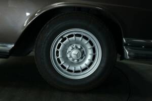 Image 26/30 of Mercedes-Benz 280 SE 3,5 (1970)