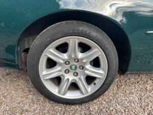 Image 16/18 of Jaguar XK8 4.0 (1998)