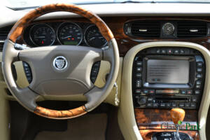 Image 30/46 of Jaguar XJ 8 3.5 (2007)