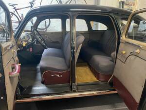 Image 2/8 of Plymouth Special Deluxe (1948)