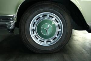 Image 48/49 of Mercedes-Benz 280 SE (1970)