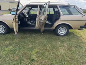 Immagine 8/13 di Mercedes-Benz 280 TE (1982)