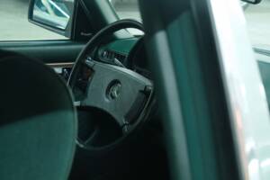 Bild 23/50 von Mercedes-Benz 300 SE (1986)