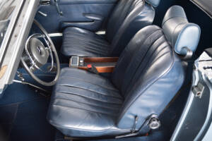 Image 34/48 of Mercedes-Benz 280 SL (1968)