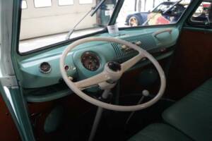 Image 10/50 of Volkswagen T1 panel van (1964)
