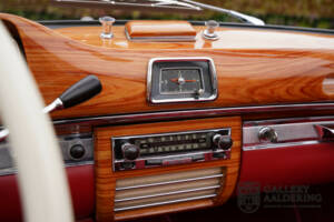 Imagen 10/50 de Mercedes-Benz 220 SE Cabriolet (1960)