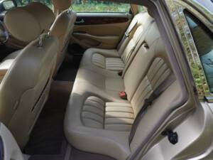 Image 14/19 of Jaguar XJ 8 Sovereign (1999)