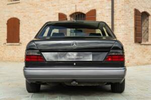 Image 8/48 of Mercedes-Benz 200 CE (1990)