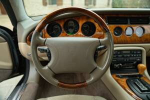 Bild 45/50 von Jaguar XK8 4.0 (2006)
