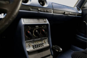Image 18/27 of Mercedes-Benz 230 (1977)